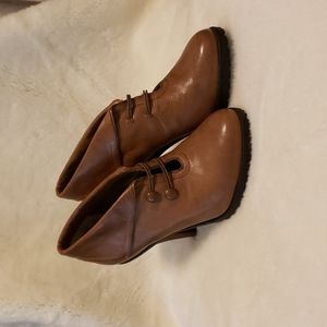 Me Too Heeled Booties Sz 6.5
